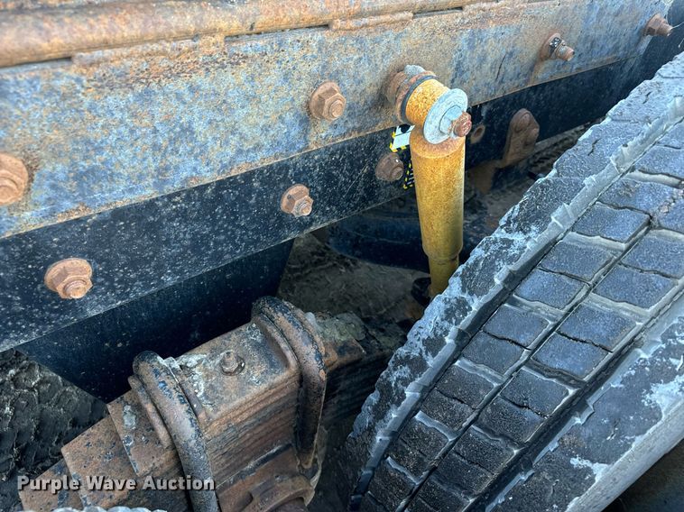 image for item DX3776 1995 Mack RD600 semi truck