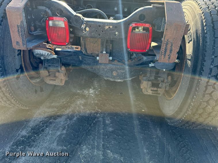 image for item DX3776 1995 Mack RD600 semi truck