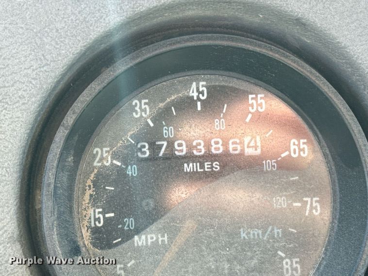 image for item DX3776 1995 Mack RD600 semi truck