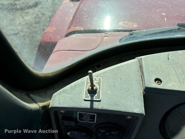 image for item DX3776 1995 Mack RD600 semi truck