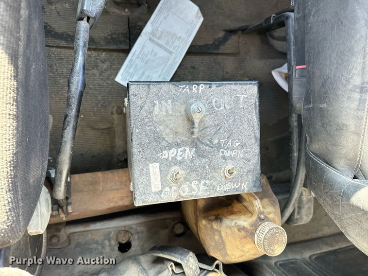 image for item DX3776 1995 Mack RD600 semi truck