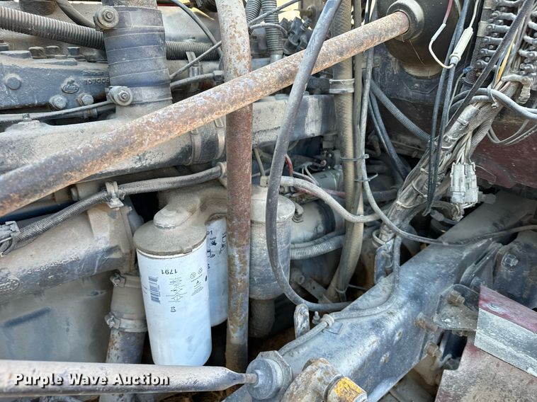 image for item DX3776 1995 Mack RD600 semi truck