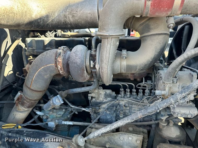 image for item DX3776 1995 Mack RD600 semi truck