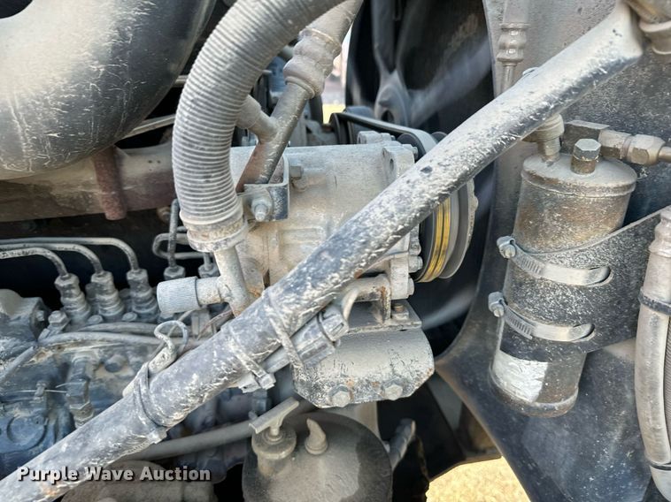 image for item DX3776 1995 Mack RD600 semi truck