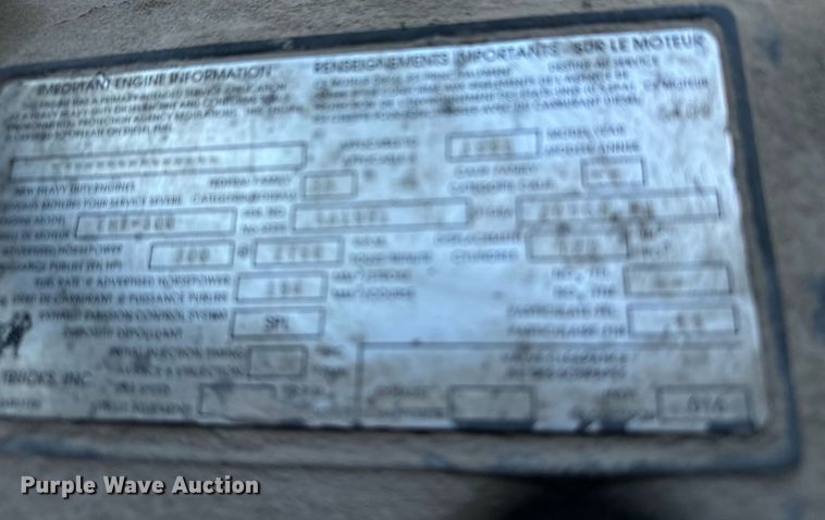 image for item DX3776 1995 Mack RD600 semi truck