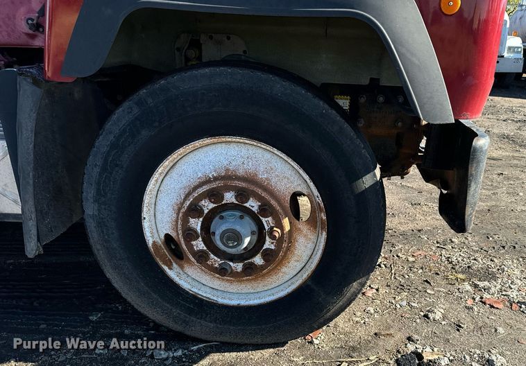 image for item DX3776 1995 Mack RD600 semi truck