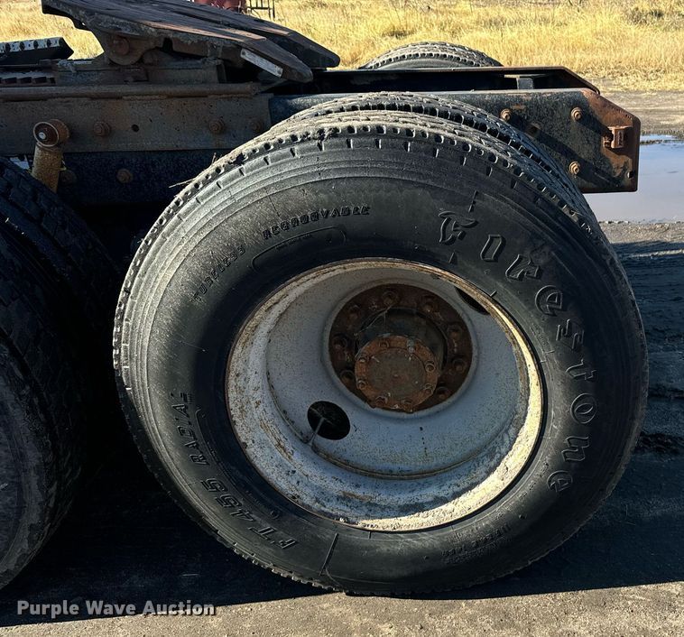 image for item DX3776 1995 Mack RD600 semi truck
