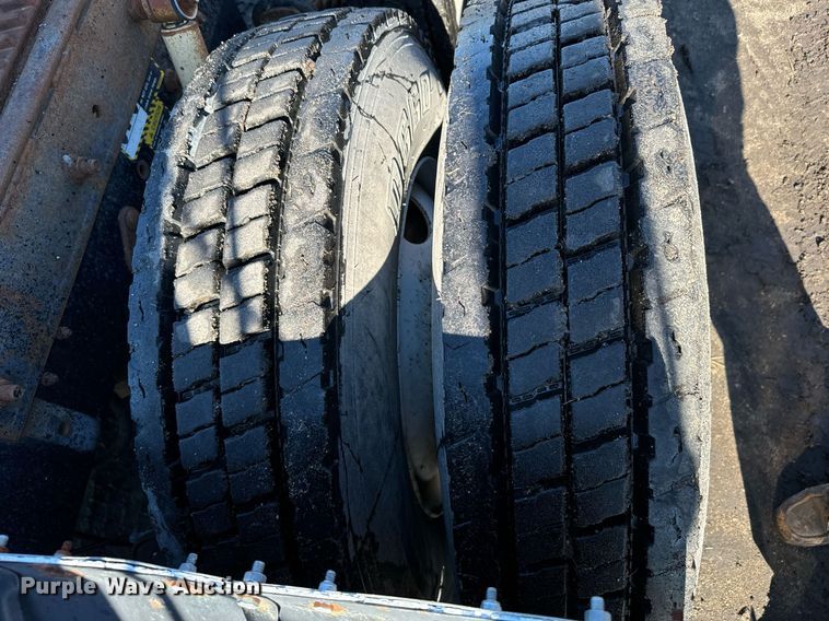 image for item DX3776 1995 Mack RD600 semi truck