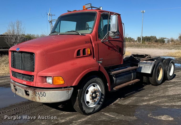 image for item DX3777 1997 Ford LT9513 semi truck