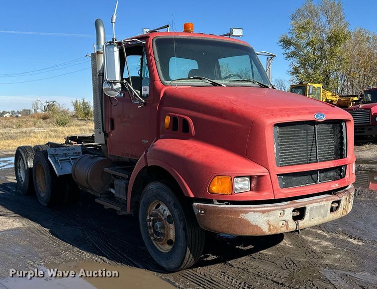 image for item DX3777 1997 Ford LT9513 semi truck