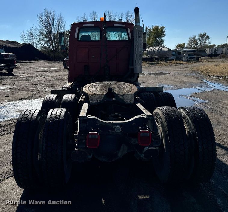 image for item DX3777 1997 Ford LT9513 semi truck