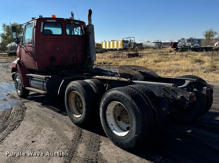 image for item DX3777 1997 Ford LT9513 semi truck