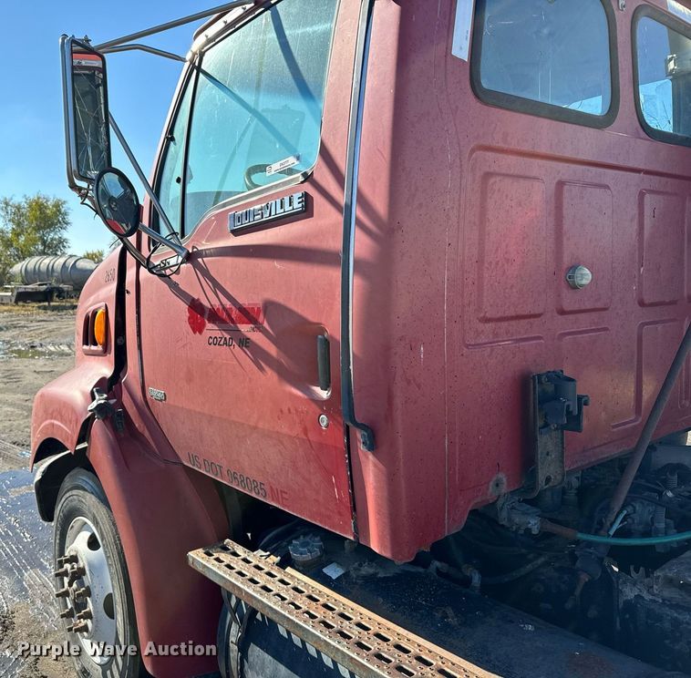 image for item DX3777 1997 Ford LT9513 semi truck