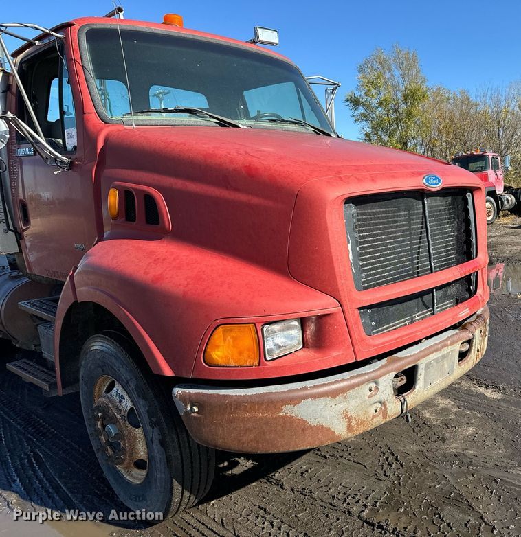 image for item DX3777 1997 Ford LT9513 semi truck