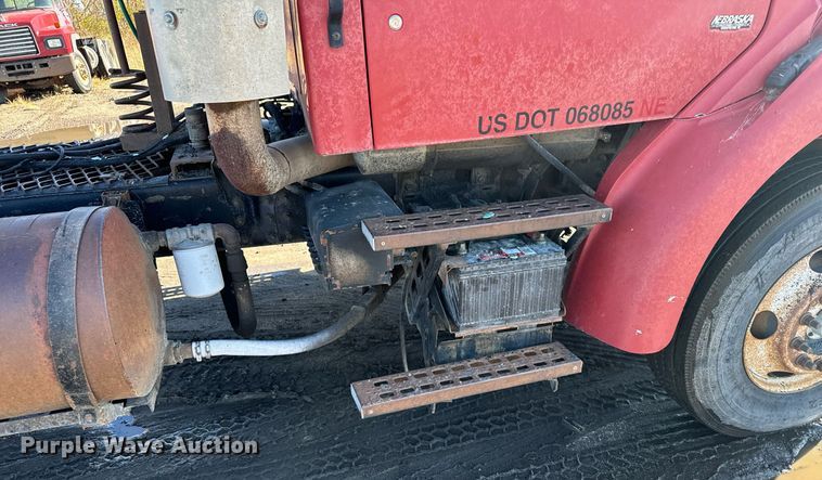 image for item DX3777 1997 Ford LT9513 semi truck