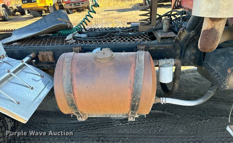 image for item DX3777 1997 Ford LT9513 semi truck