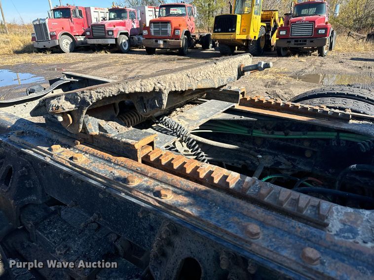 image for item DX3777 1997 Ford LT9513 semi truck