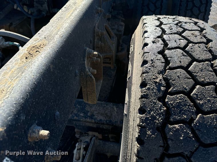 image for item DX3777 1997 Ford LT9513 semi truck