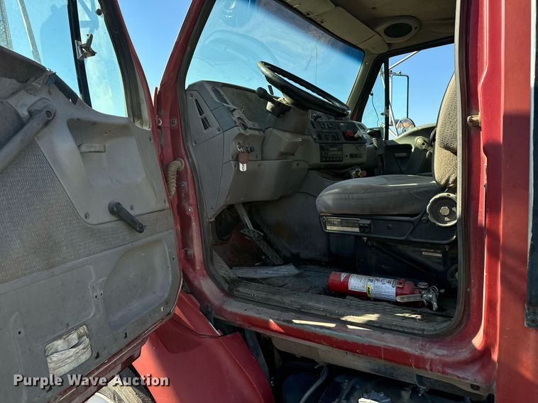 image for item DX3777 1997 Ford LT9513 semi truck