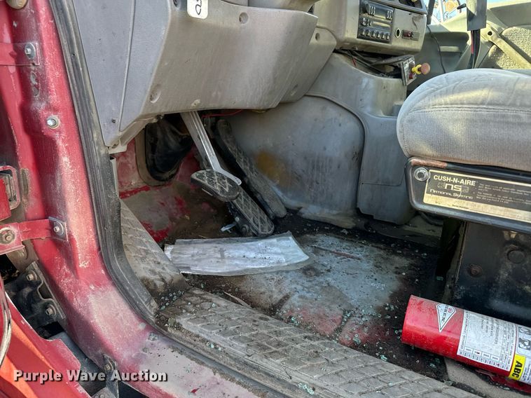 image for item DX3777 1997 Ford LT9513 semi truck