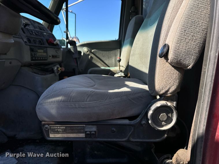 image for item DX3777 1997 Ford LT9513 semi truck