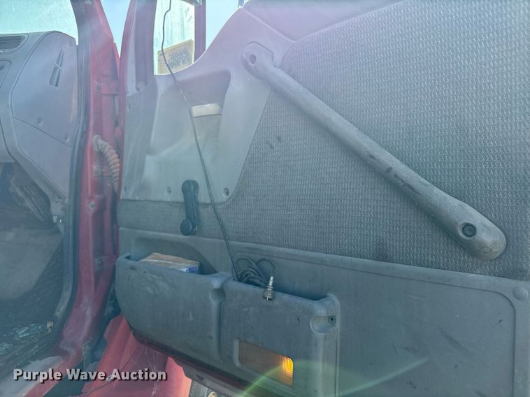 image for item DX3777 1997 Ford LT9513 semi truck