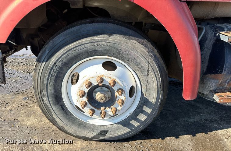 image for item DX3777 1997 Ford LT9513 semi truck