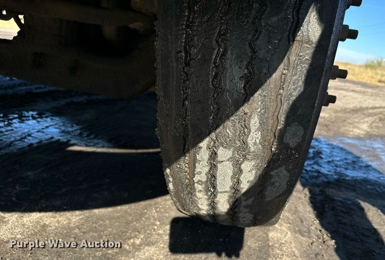 image for item DX3777 1997 Ford LT9513 semi truck