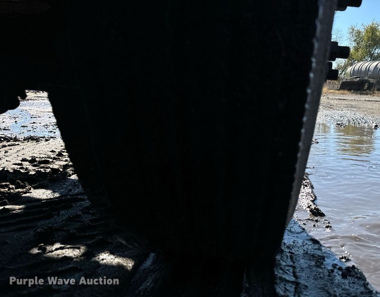 image for item DX3777 1997 Ford LT9513 semi truck