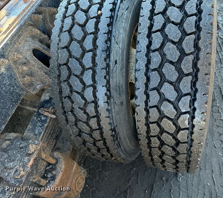 image for item DX3777 1997 Ford LT9513 semi truck