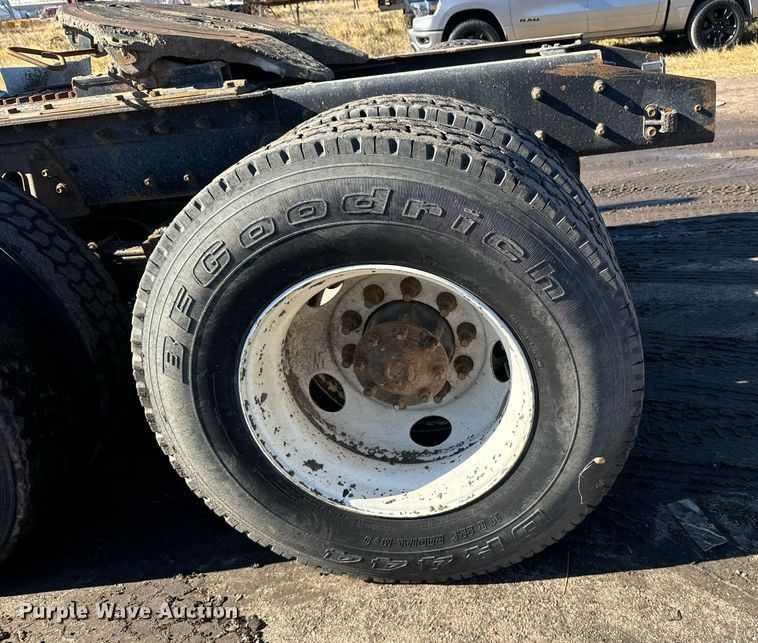 image for item DX3777 1997 Ford LT9513 semi truck