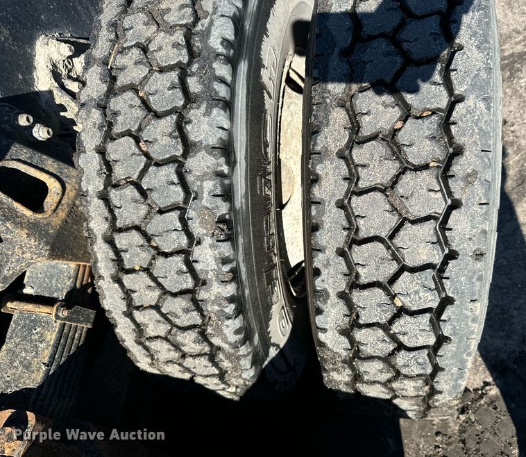 image for item DX3777 1997 Ford LT9513 semi truck