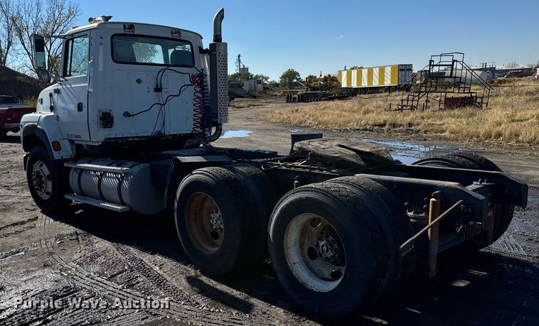 image for item DX3778 1996 Ford LTA9000 semi truck