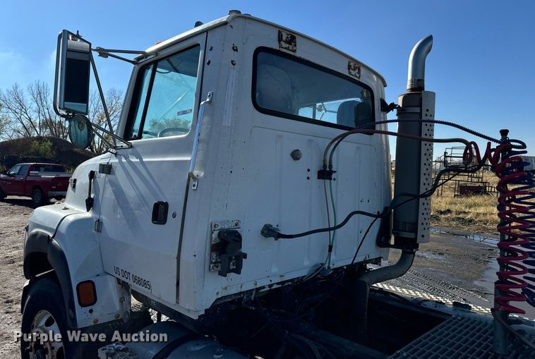 image for item DX3778 1996 Ford LTA9000 semi truck