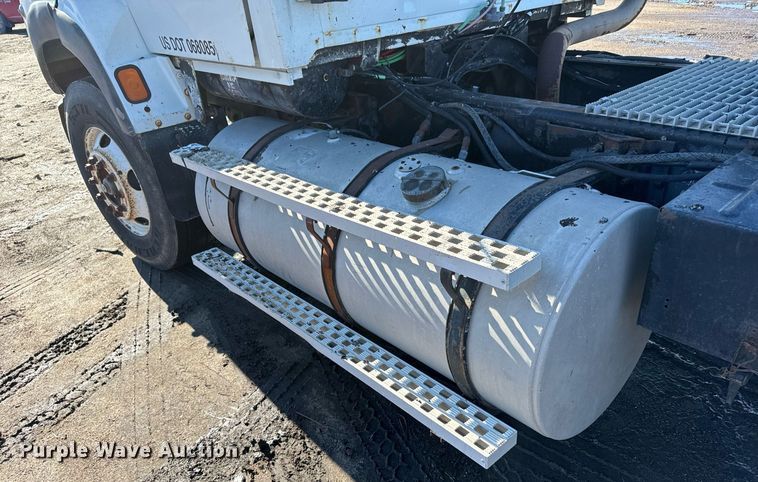 image for item DX3778 1996 Ford LTA9000 semi truck