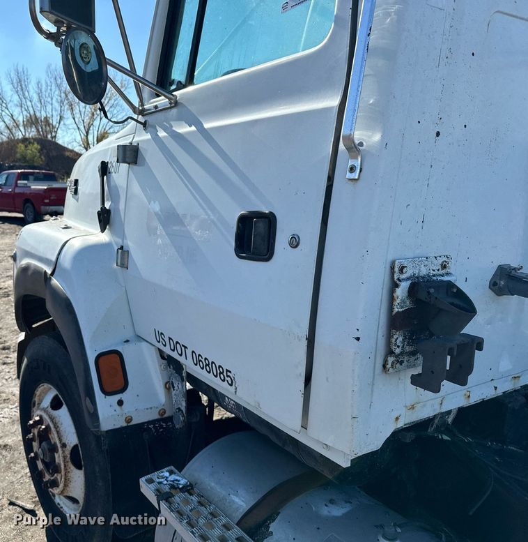 image for item DX3778 1996 Ford LTA9000 semi truck