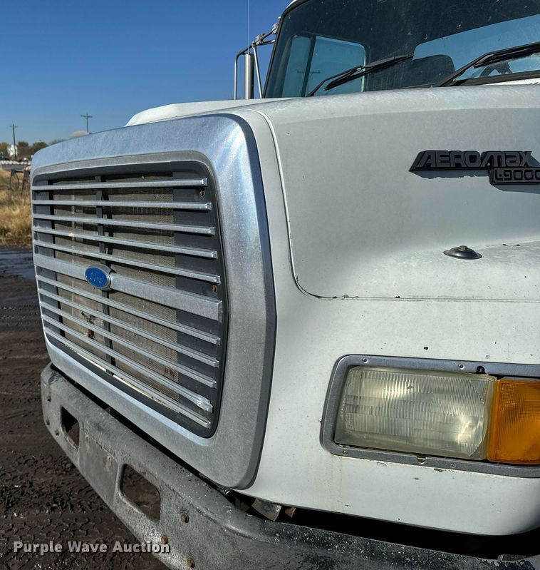 image for item DX3778 1996 Ford LTA9000 semi truck