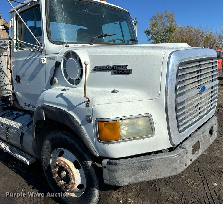 image for item DX3778 1996 Ford LTA9000 semi truck