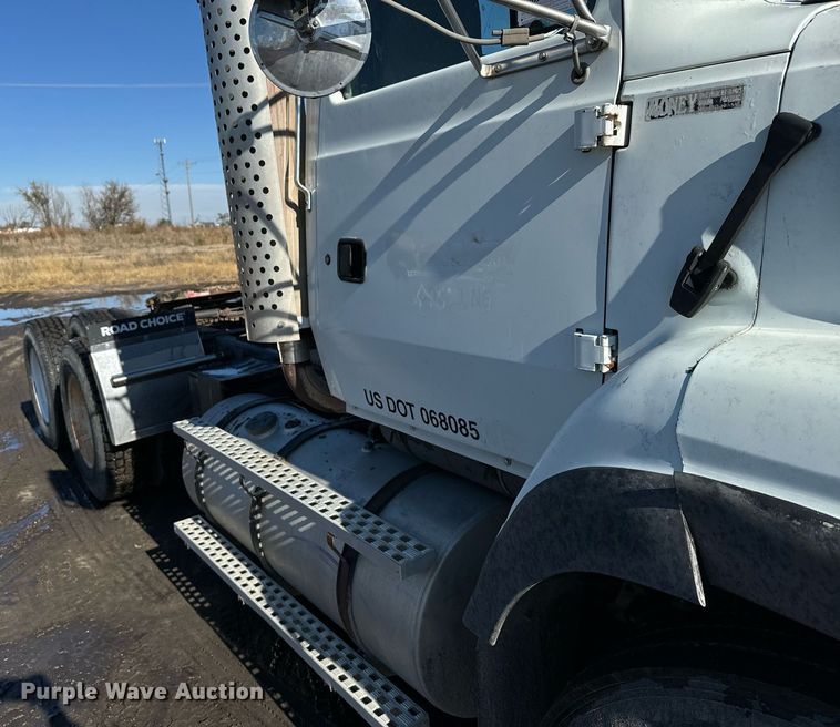 image for item DX3778 1996 Ford LTA9000 semi truck