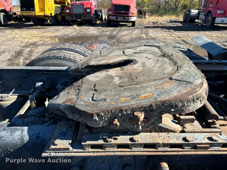 image for item DX3778 1996 Ford LTA9000 semi truck