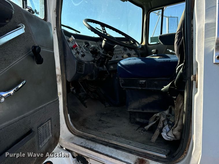 image for item DX3778 1996 Ford LTA9000 semi truck