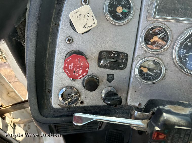 image for item DX3778 1996 Ford LTA9000 semi truck