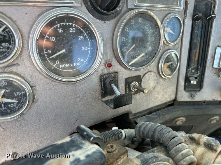 image for item DX3778 1996 Ford LTA9000 semi truck