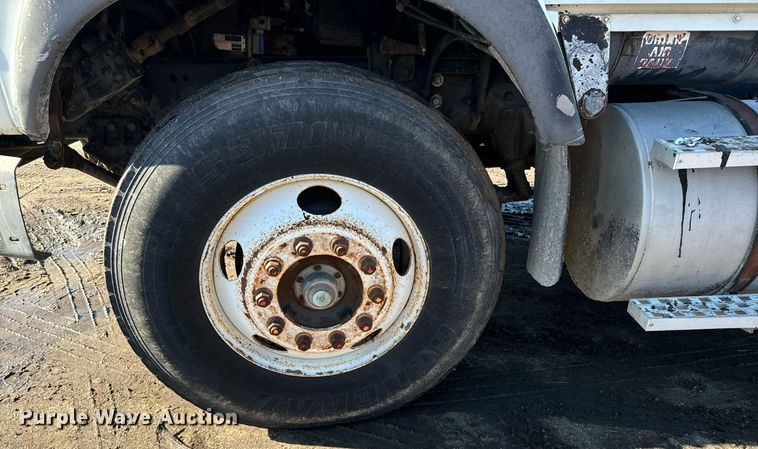 image for item DX3778 1996 Ford LTA9000 semi truck