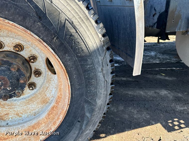 image for item DX3778 1996 Ford LTA9000 semi truck