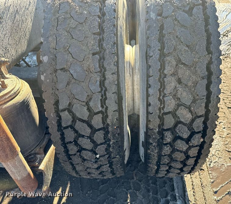 image for item DX3778 1996 Ford LTA9000 semi truck