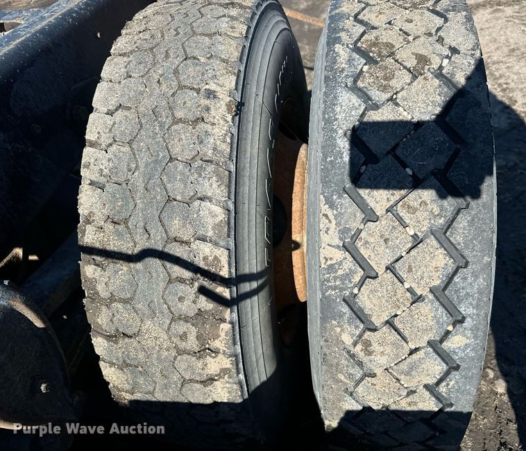 image for item DX3778 1996 Ford LTA9000 semi truck