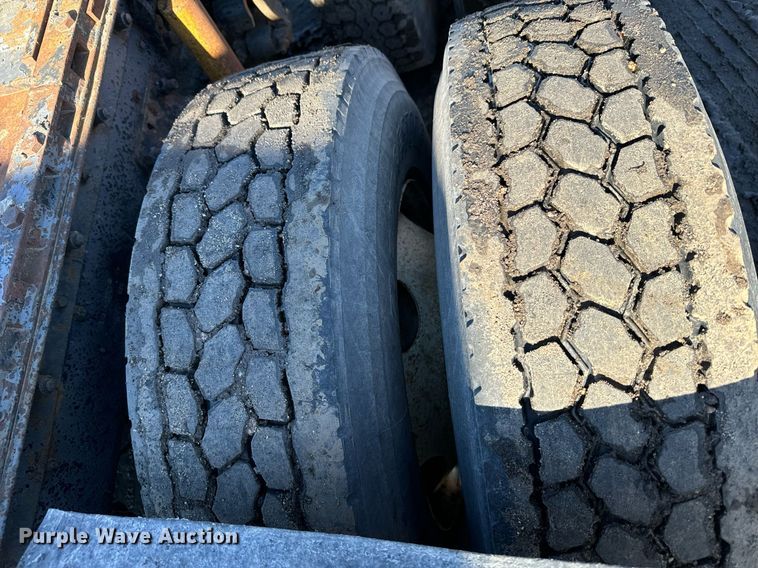 image for item DX3778 1996 Ford LTA9000 semi truck