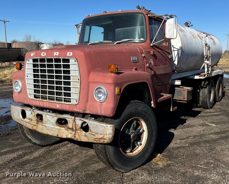 image for item DX3780 1979 Ford U9052 water truck