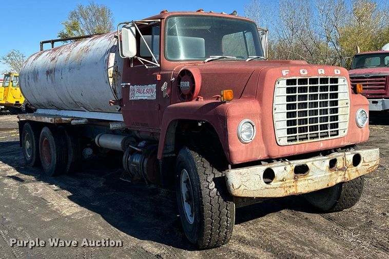 image for item DX3780 1979 Ford U9052 water truck